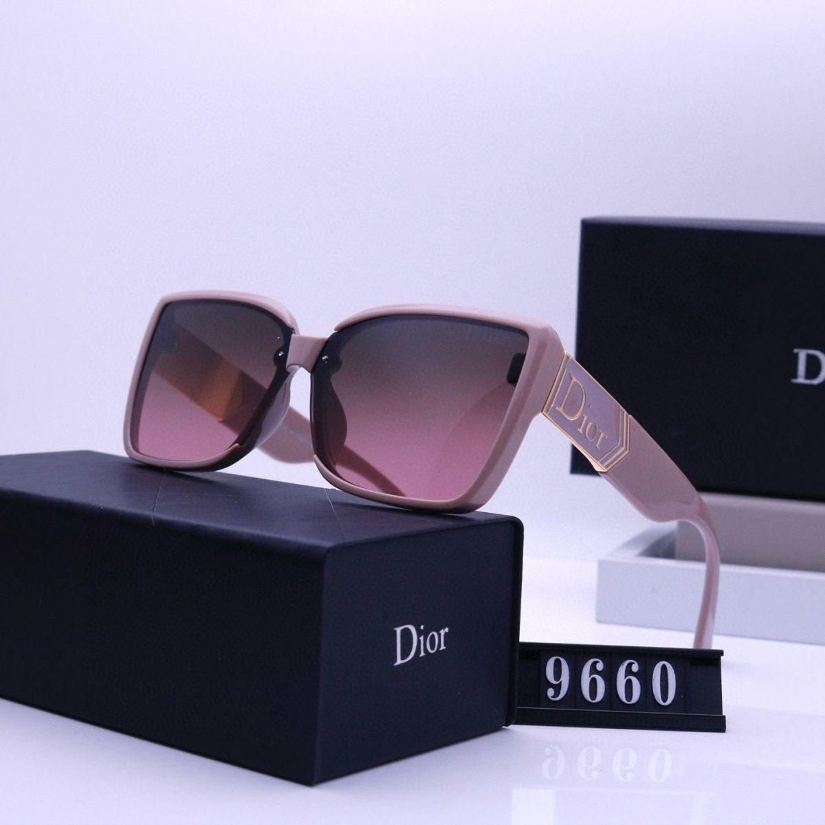 Sunglasses & Eyewear